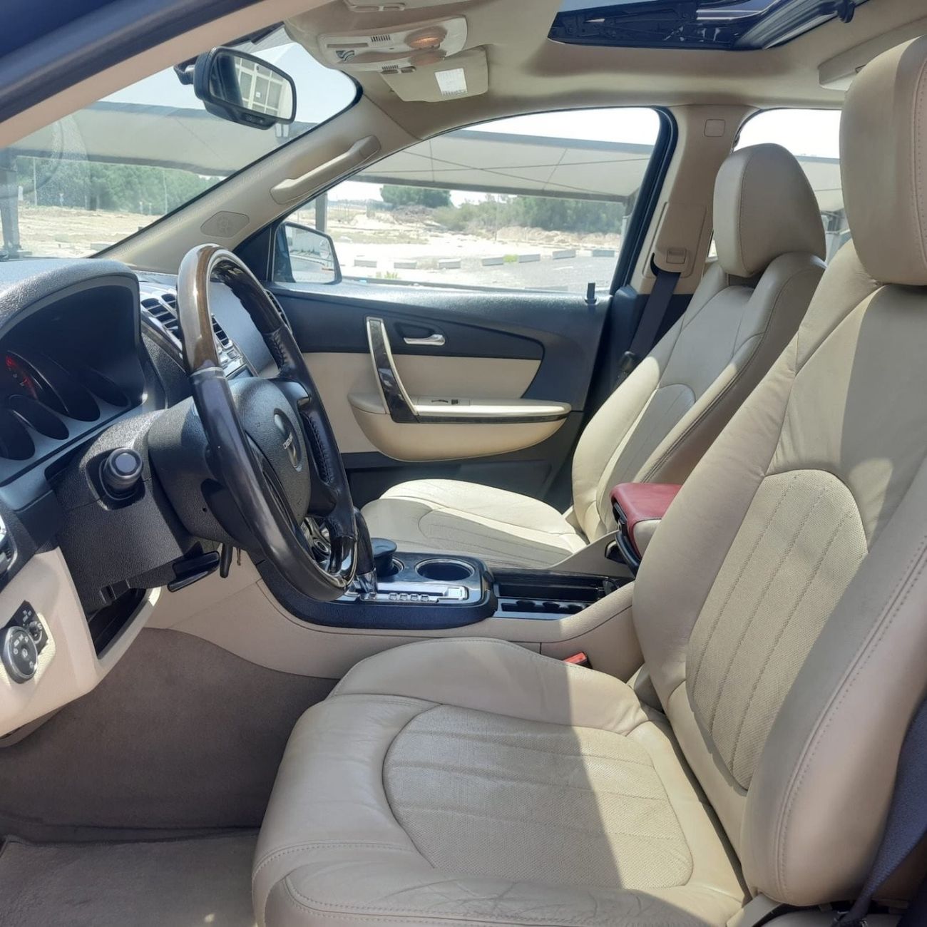 GMC Acadia SLE GMC Acadia Model 2012   GCC -- full opsions no 1 very very- VERY GOOD CONDITION