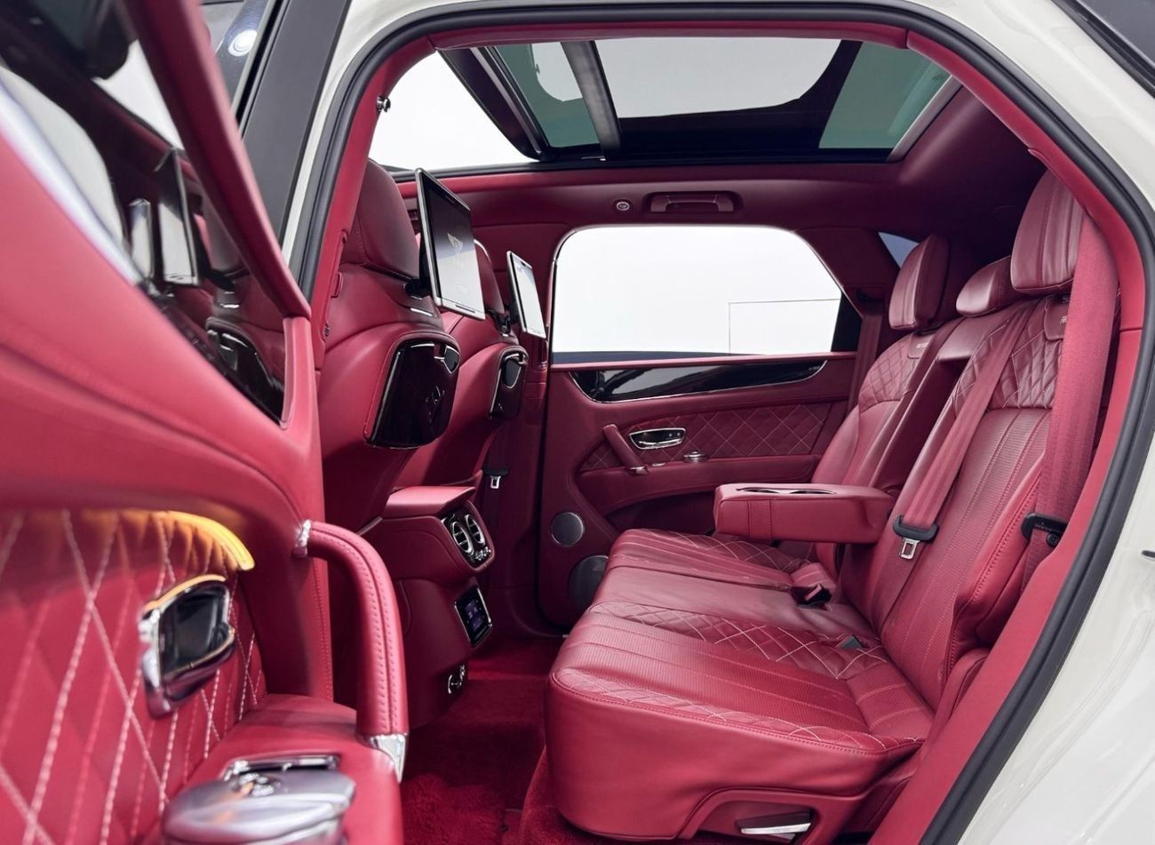 بنتلي بينتايجا First Edition W12 2017 Bentley Bentayga First Edition W12, 2025 Bentley Warranty, Full Options, GCC