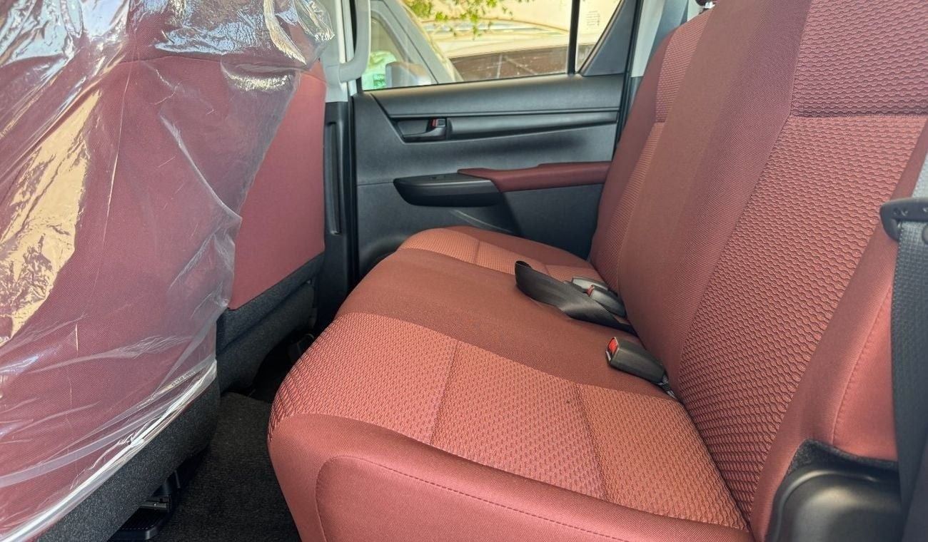 تويوتا هيلوكس TOYOTA HILUX DOUBLE CABIN MT DLX 2.4 MT 4x4 6 SEATER