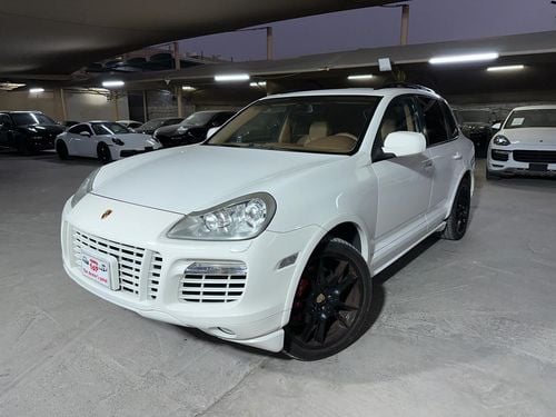 Porsche Cayenne PORSCHE CAYENNE GTS 2008 | SUNROOF | TWO KEYS | VERY LOW MILEAGE!