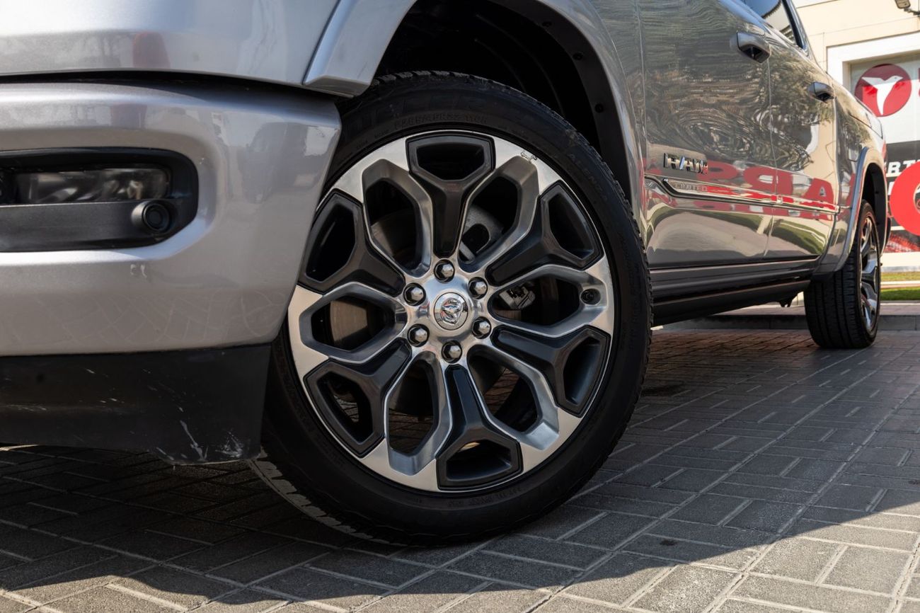 RAM 1500 Limited Crew Cab 5.7L