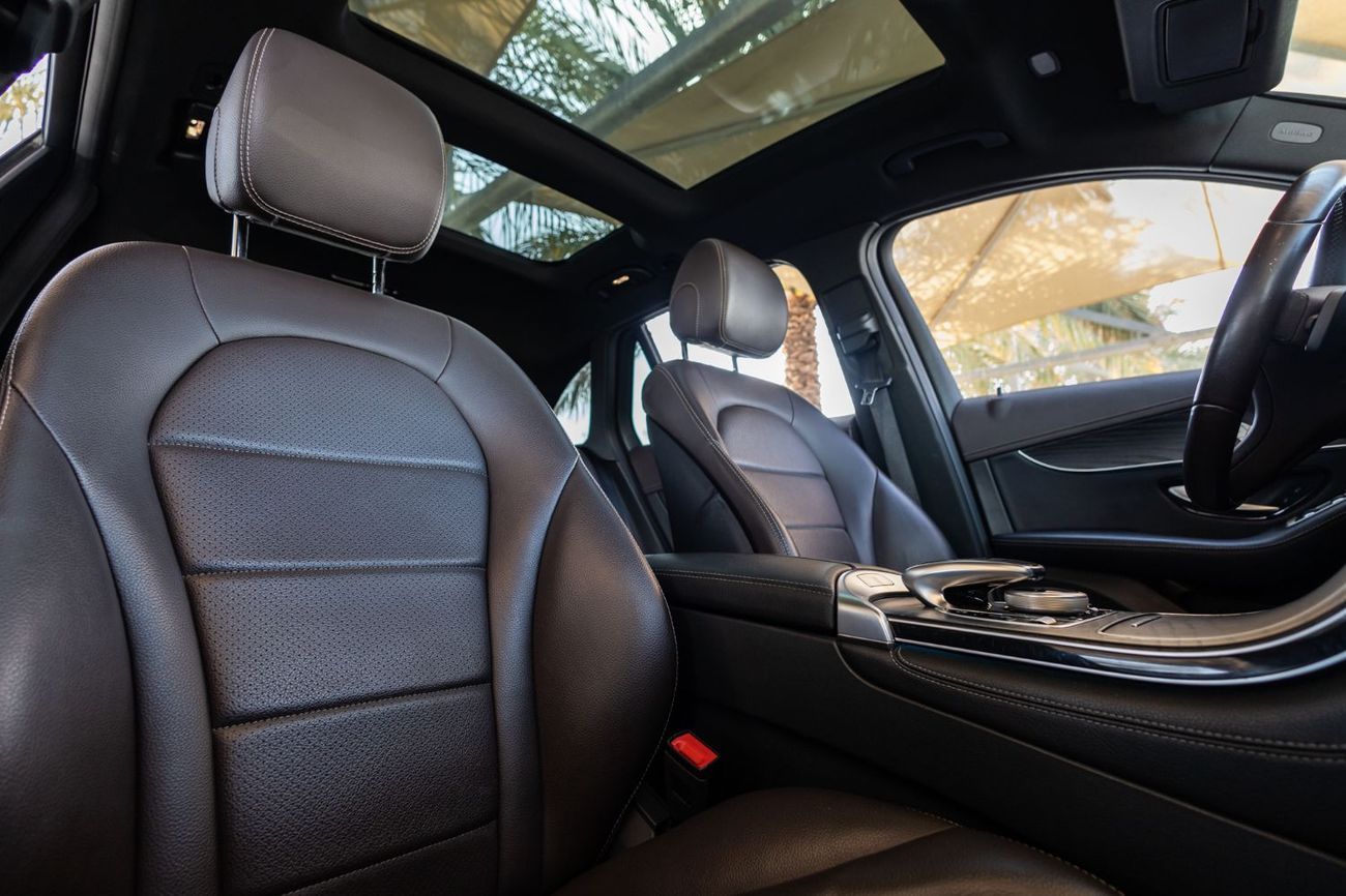 مرسيدس بنز GLC 250 4MATIC 2.0L