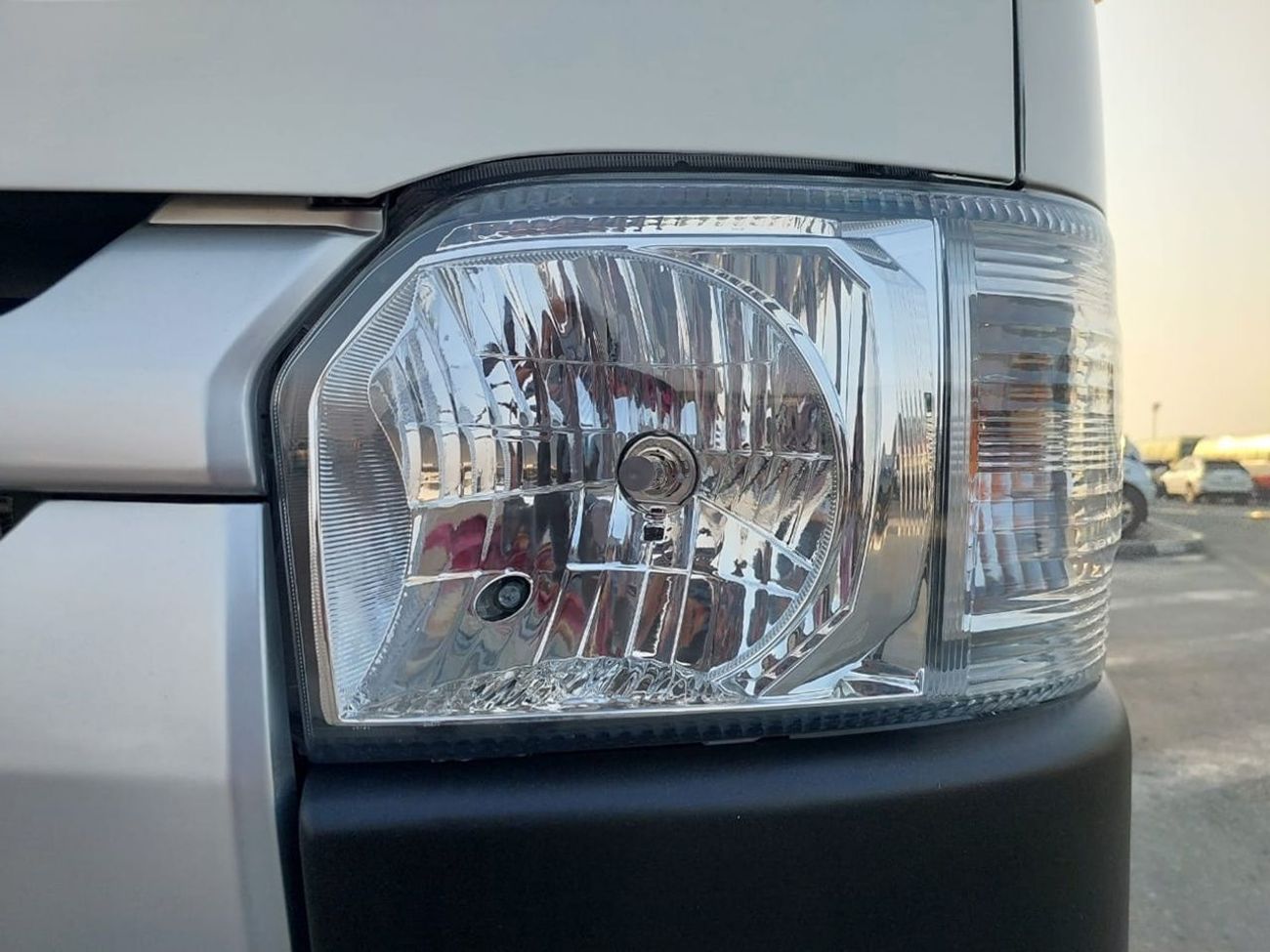 Toyota Hiace 2016 TOYOTA HIACE VAN RHD 3.0 L DIESEL AUTOMATIC (PM94354)