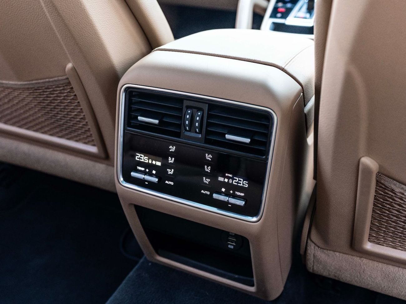 Porsche Cayenne Std 3.0L (335 HP)
