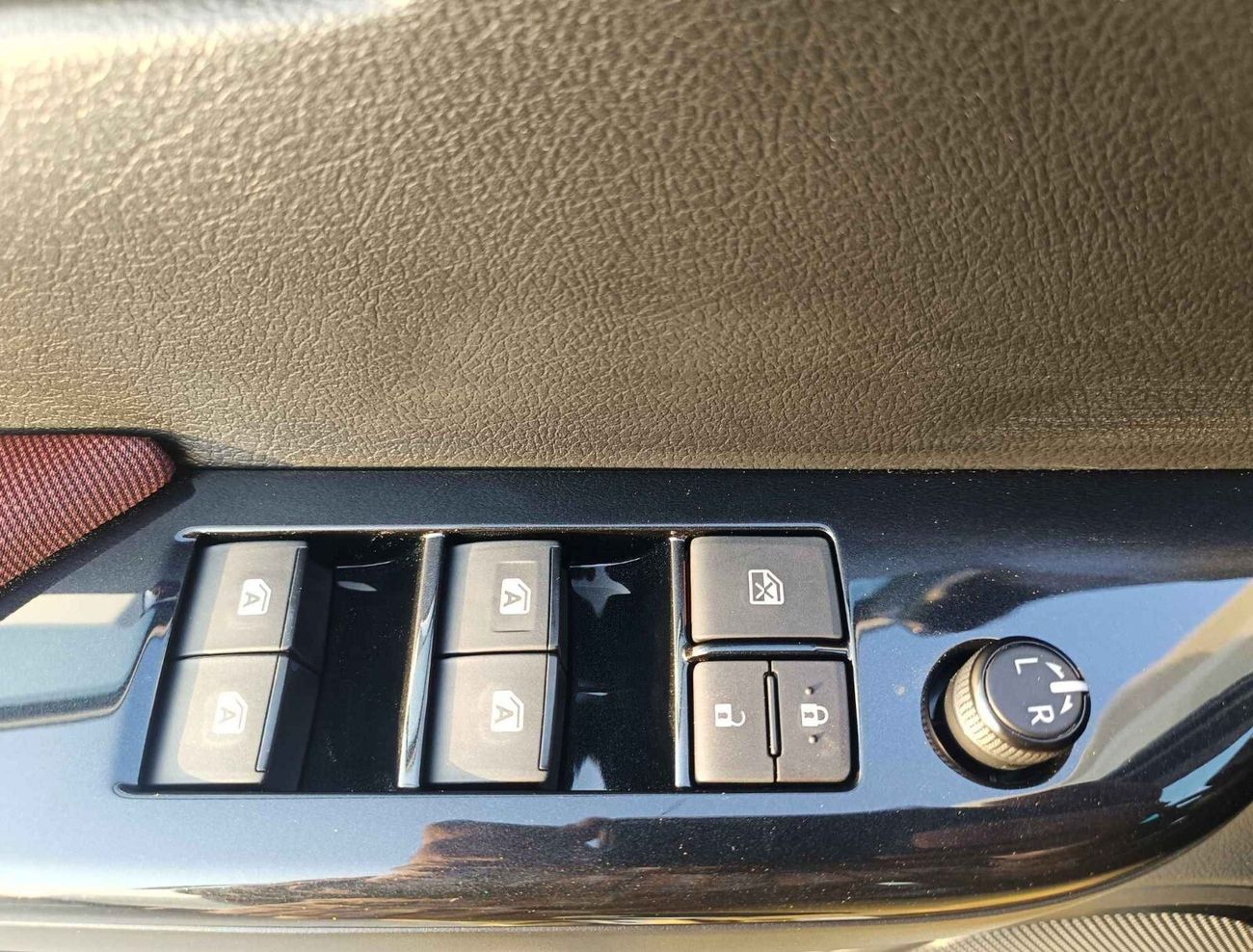 Toyota Hilux WIDE BODY / TRD KIT / 4.0L V6 A/T  PETROL / PUSH START / 4WD (CODE # HP40AF)