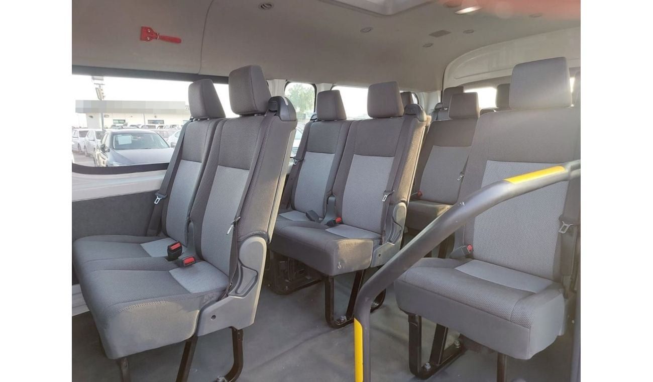 Toyota Hiace TOYOTA HIACE COMMUTER VAN RHD 2019 MODEL 2.8 L DIESEL AUTOMATIC(PM01938)