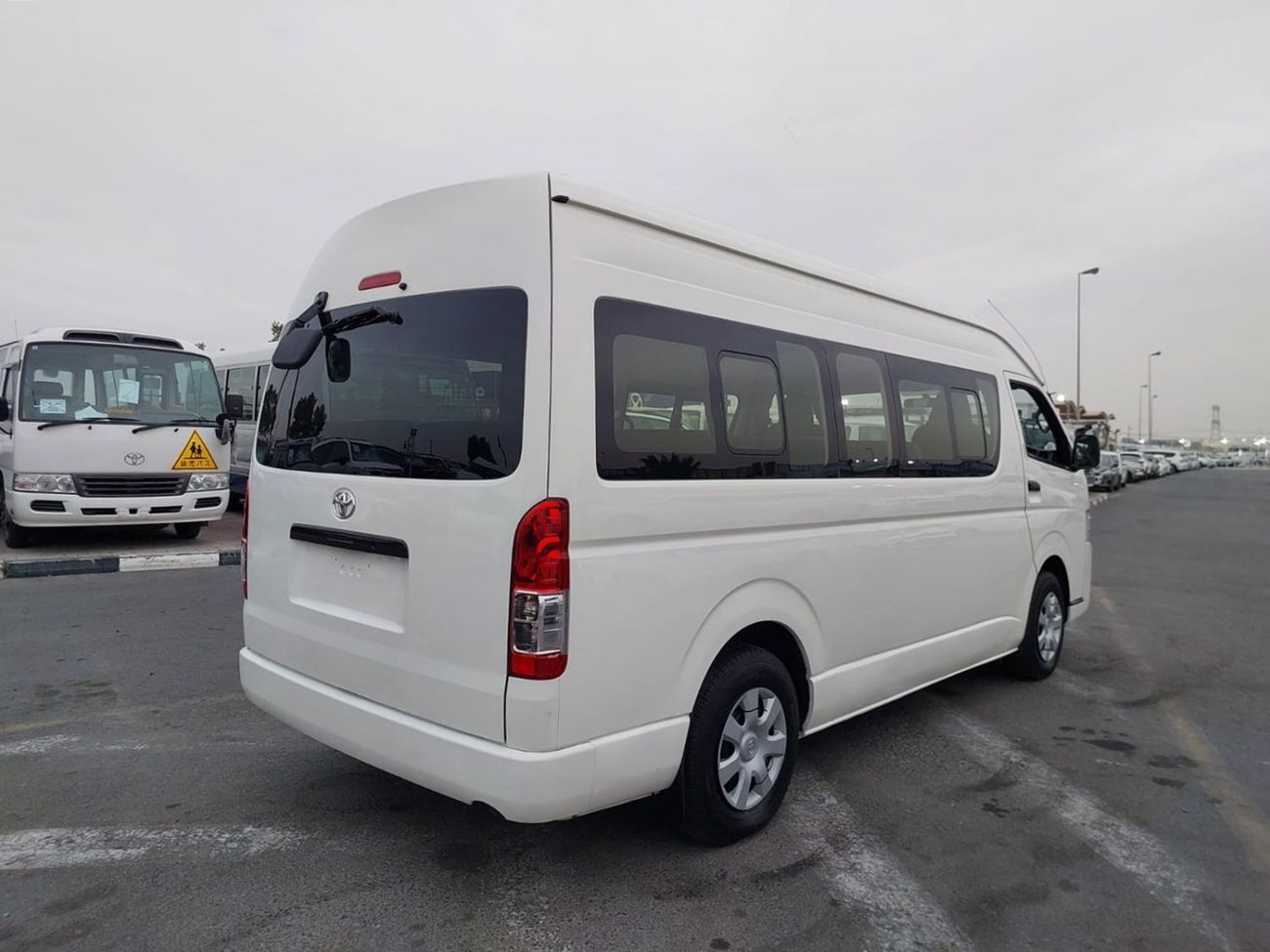 تويوتا هاياس (RAMADAN OFFER) TOYOTA HIACE COMMUTER VAN RHD 2016 MODEL 2.5 L DIESEL MANUAL(PM61244)