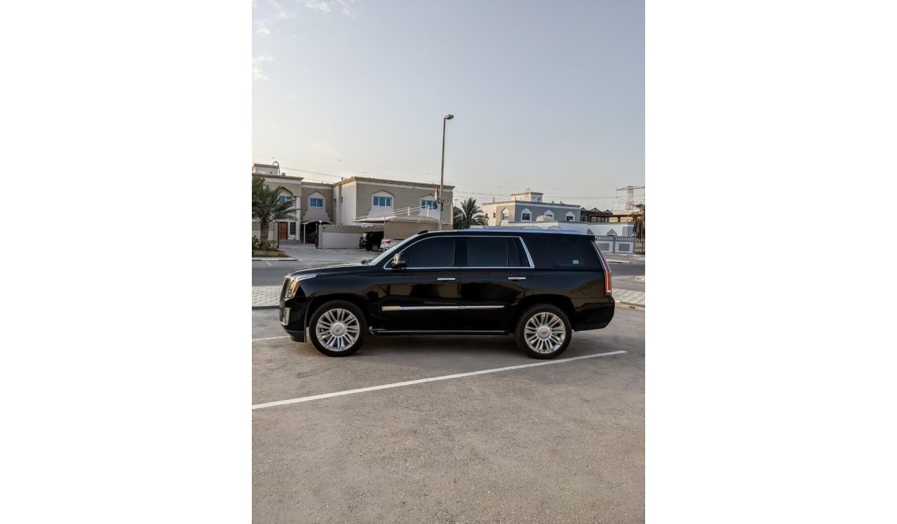 Cadillac Escalade Platinum, Full option, very clean.