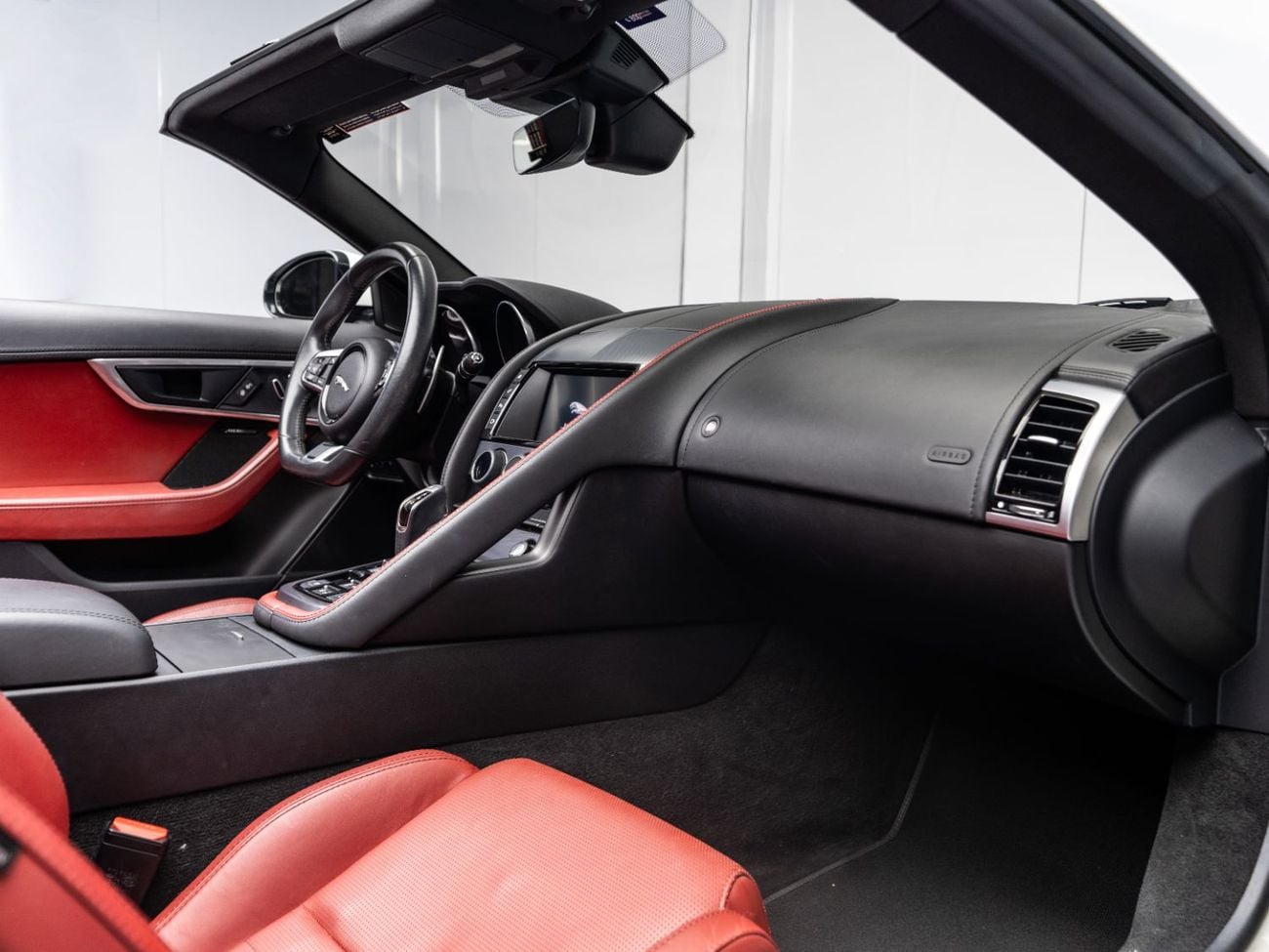 Jaguar F-TYPE R- DYNAMIC BUY NOW, PAY 2027 | THE BLACKLINE STANDARD | 12 Months Blackline Warranty, GCC, Low KMs