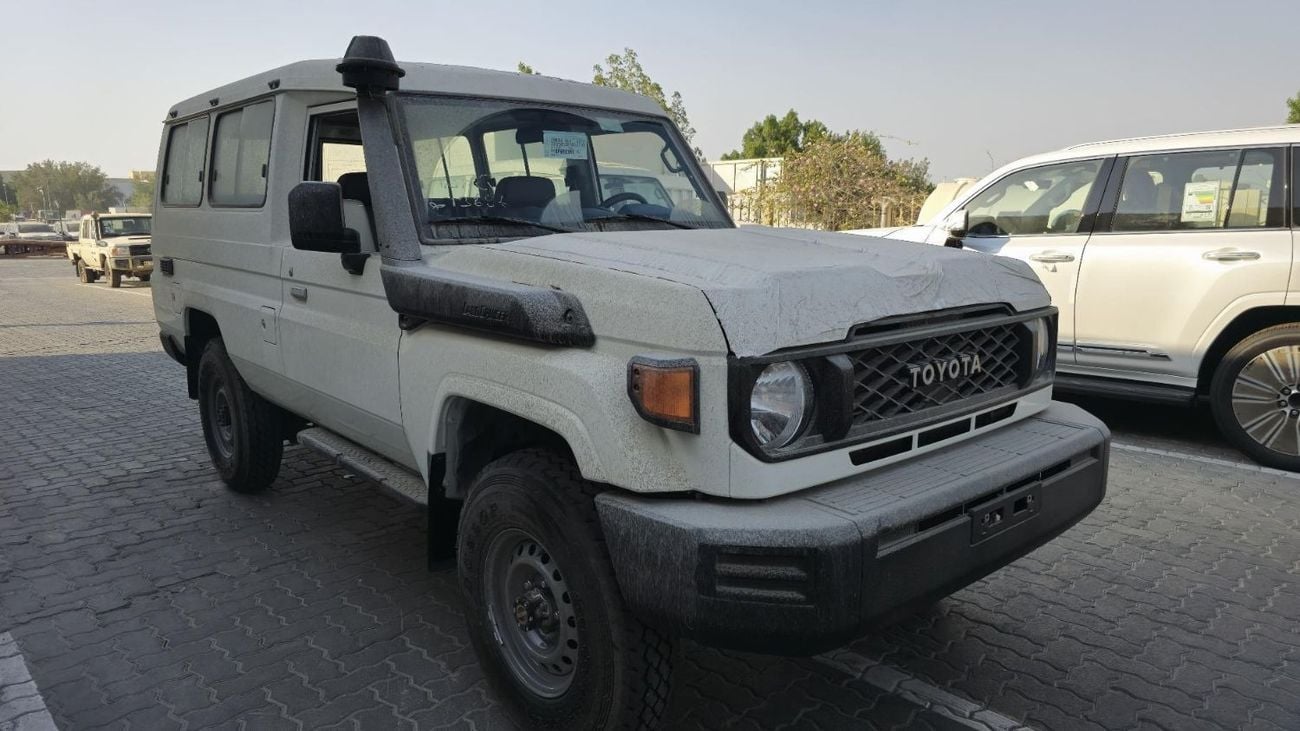 تويوتا لاند كروزر 70 Land Cruiser 78 3 Door 2.8L 2025 AT White Diesel (Export Only)