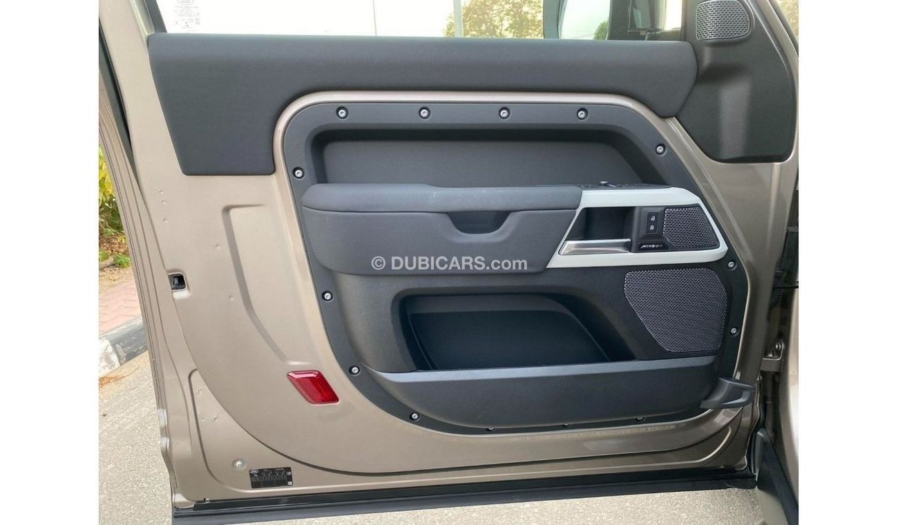 Land Rover Defender GCC SPE C UNDER WARRANTY AND SERVICE