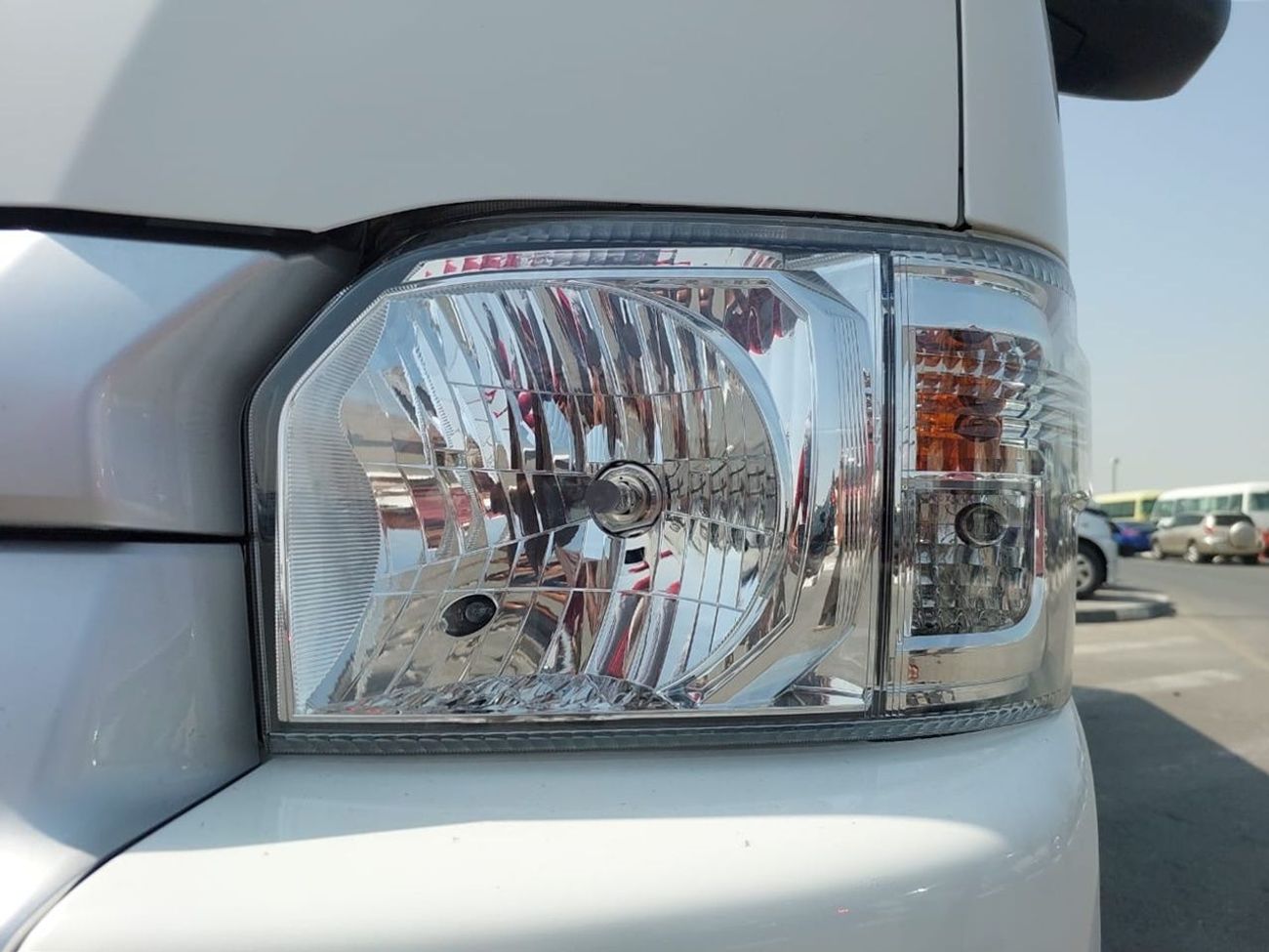 Toyota Hiace TOYOTA HIACE COMMUTER VAN RHD 2017 MODEL 3.0 L DIESEL AUTOMATIC(PM33188)