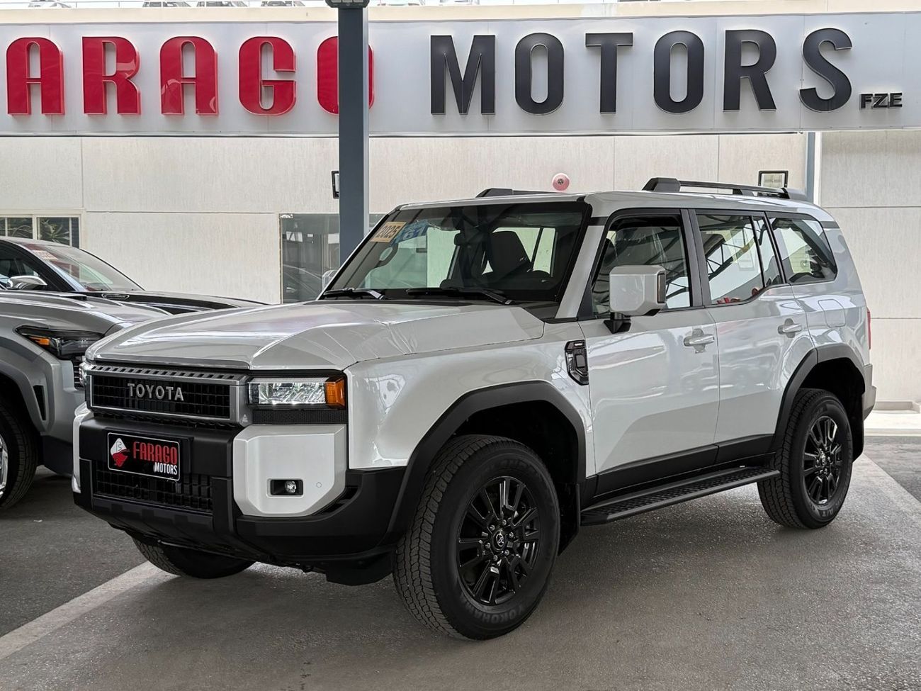 Toyota Prado PRADO 2.8 SUNROOF BLACK INTERIOR ** EXPORT ONLY **التصدير فقط خارج الخليج***