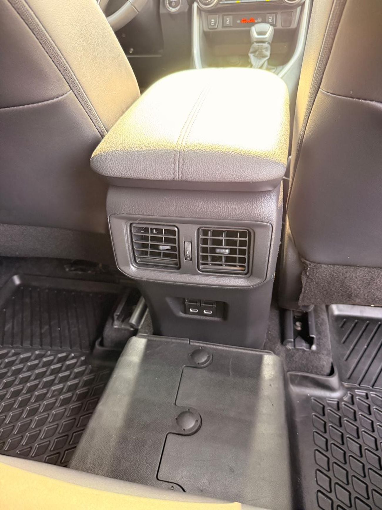 تويوتا راف ٤ Hybrid XLE AWD premium Full option | sunroof, leather seats, push start