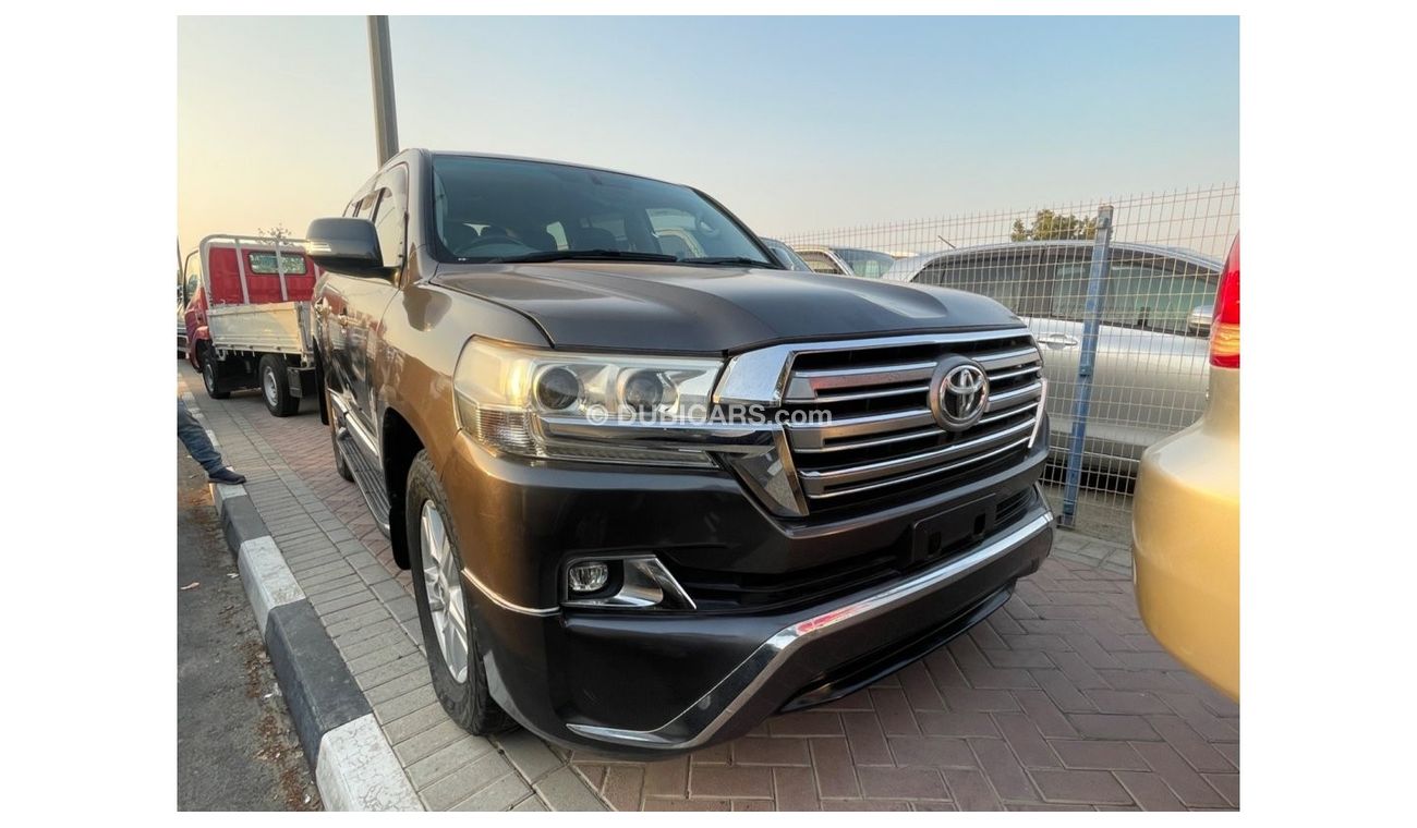 Toyota Land Cruiser Toyota Sahara Landcruiser Diesel engine model 2012 grey color full option top of the range car very