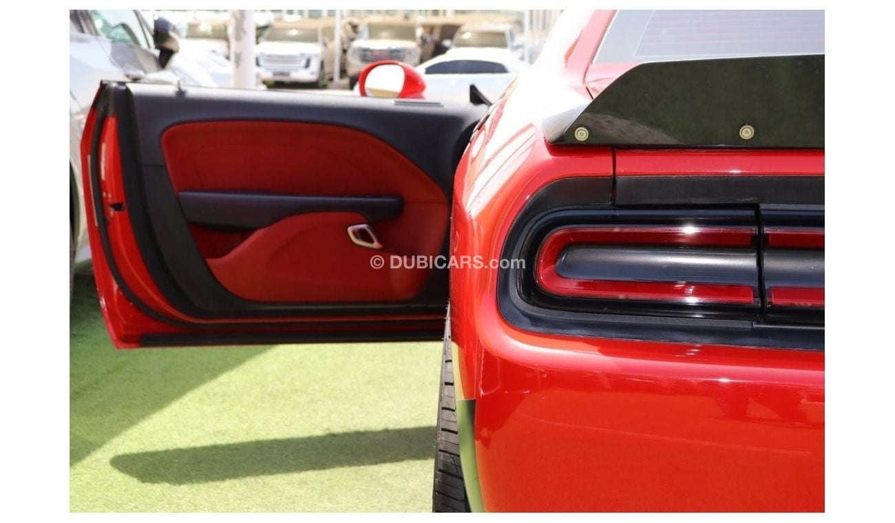 Dodge Challenger Dodge Challenger SRT 392