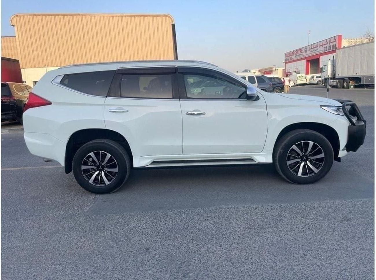 ميتسوبيشي باجيرو Diesel 2.4 Liter Right Hand Drive Automatic 4WD T.V Back Camera