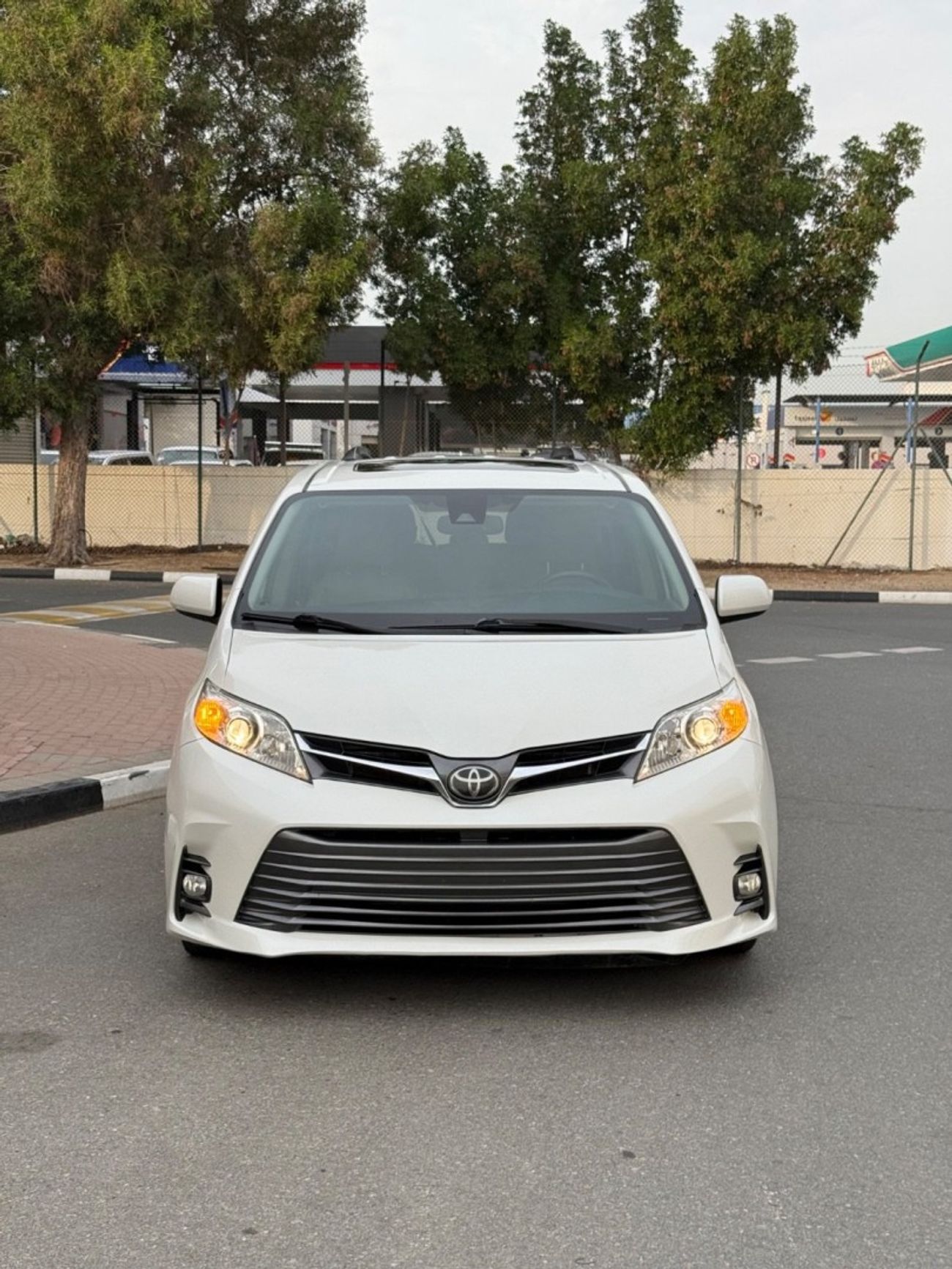 تويوتا سيينا 2019 LIMITED SUNROOF V6 USA IMPORTED