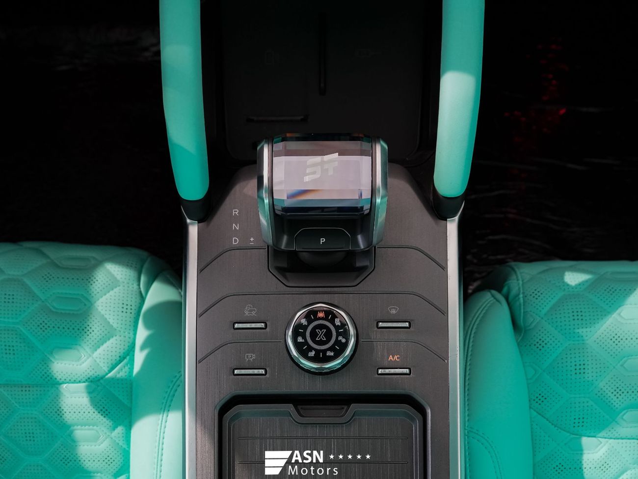 Jetour T2 Luxury Conquest Pro Tiffany Interior 2.0 Turbo (Export Only)