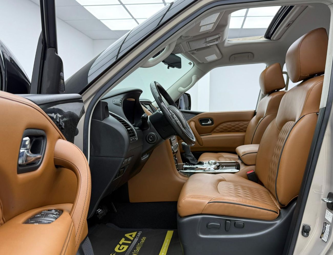 Infiniti QX80 Sensory 8 5.6L 2020 Infiniti QX80 Sensory, Warranty, Full Service History, Excellent Condition, GCC