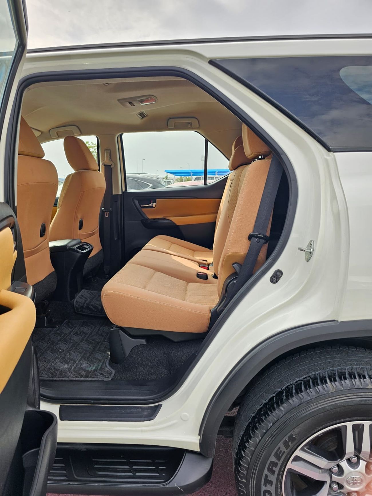 Toyota Fortuner // EXR // V4 // FULL OPTION // LOW MILEAGE (LOT # 90403)