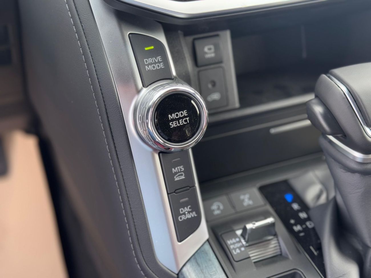 تويوتا لاند كروزر LAND CRUISER GR SPORT 3.5L 2025 GCC