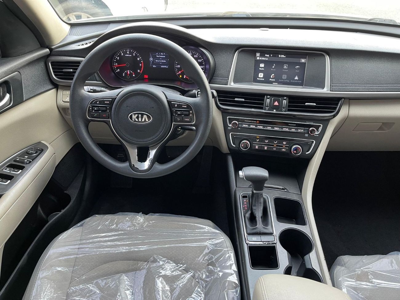 Kia Optima Optima / white / 2018 / in perfect condition