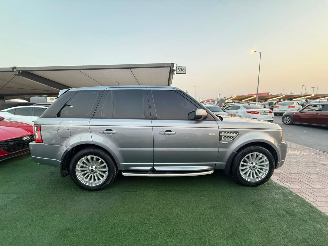 Land Rover Range Rover Sport HSE keyless entry and push-button start