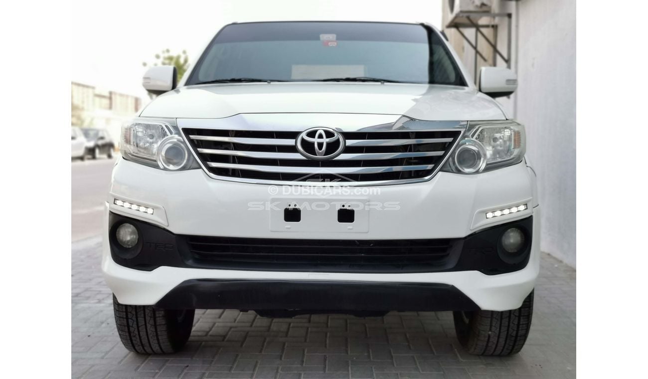 Toyota Fortuner 2.7L, 17" Rims, DRL LED Headlights, Rear Camera, Leather Seats, Rear LCD's, SRS Airbags (LOT # 186)