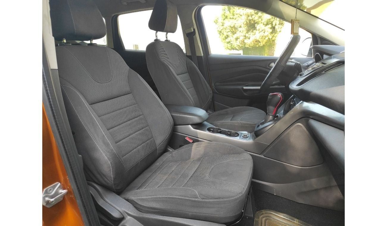 Ford Escape Ford Escape 2015 Gcc full automatic