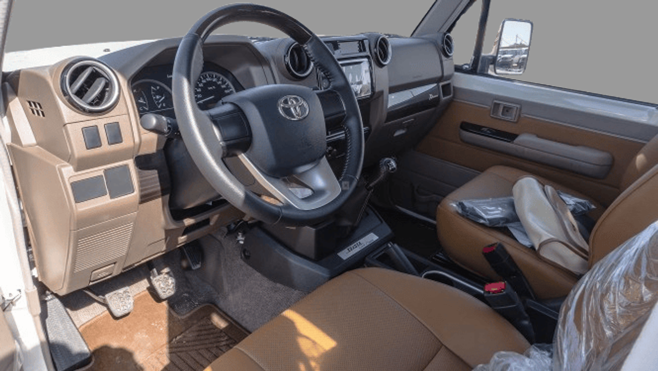 تويوتا لاند كروزر 70 ECTQAT002 - 2025 Toyota LC71 Hardtop 4.0L Petrol Manual - 70th Anniversary – White with Tan Interior
