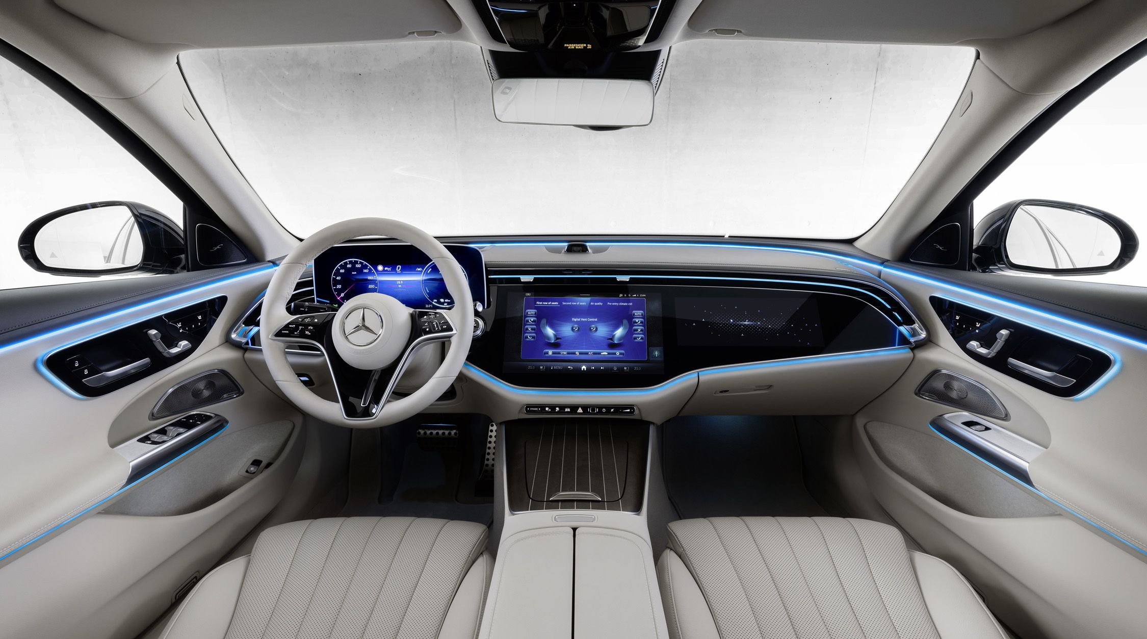 Mercedes-Benz E300 interior - Cockpit
