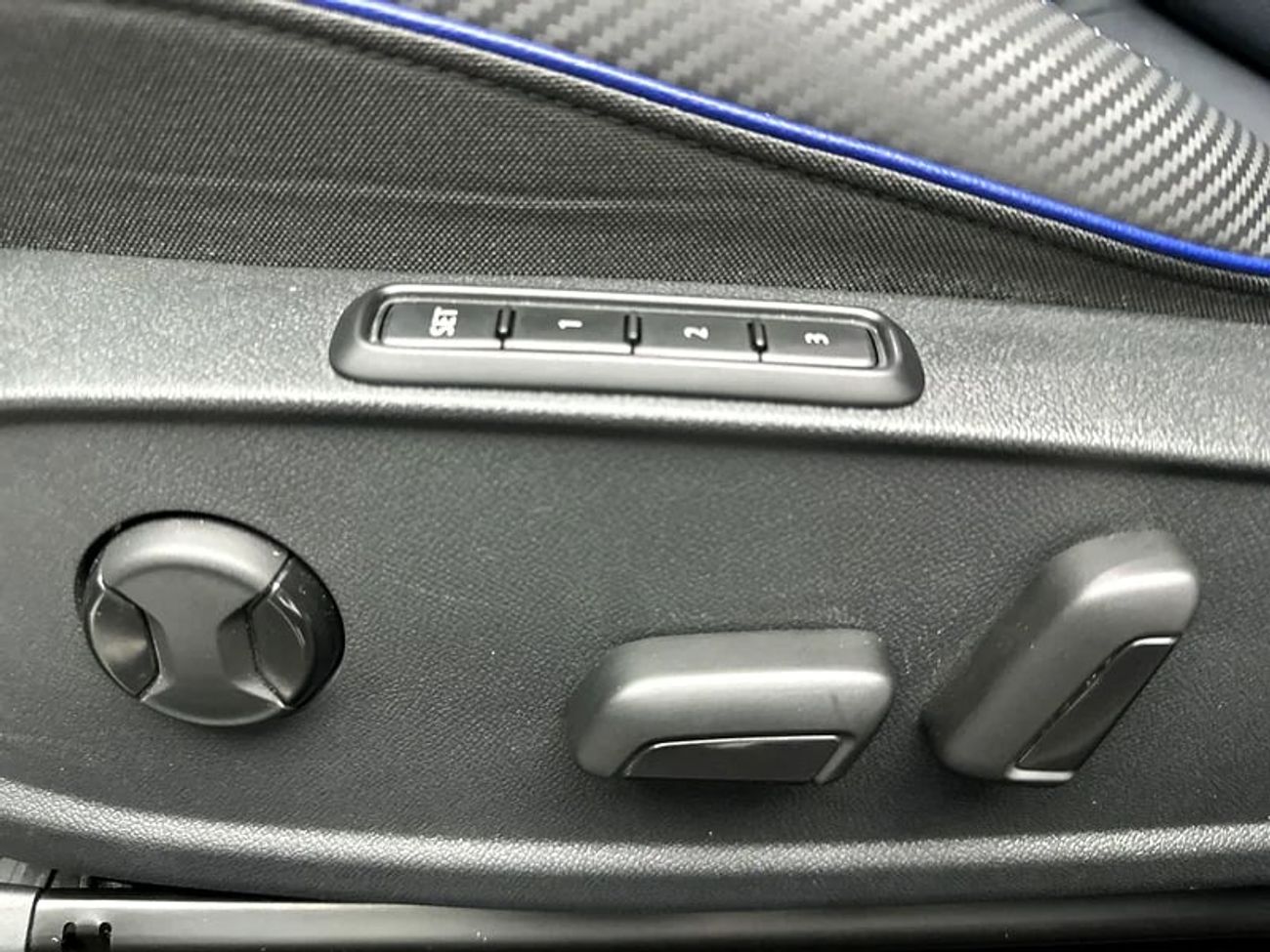 Volkswagen Golf R R 2.0L R