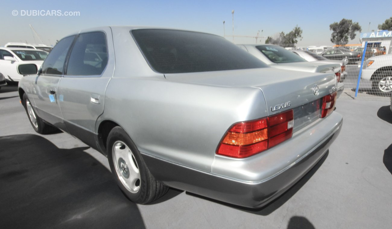 لكزس LS 400