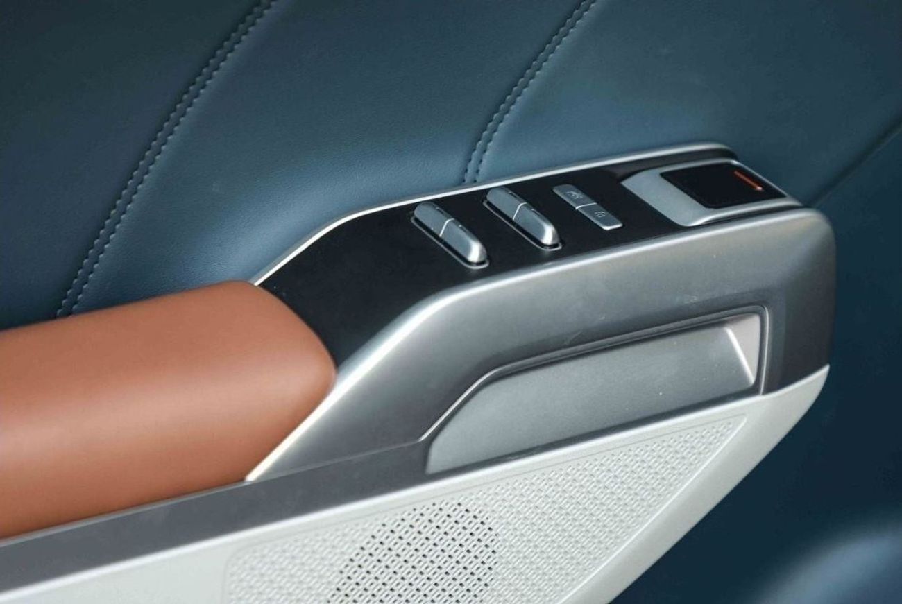 تشنجان ديبال جي 318 2024 Changan Deepal G318 Comfort - Plug-in Hybrid - Silver inside Blue