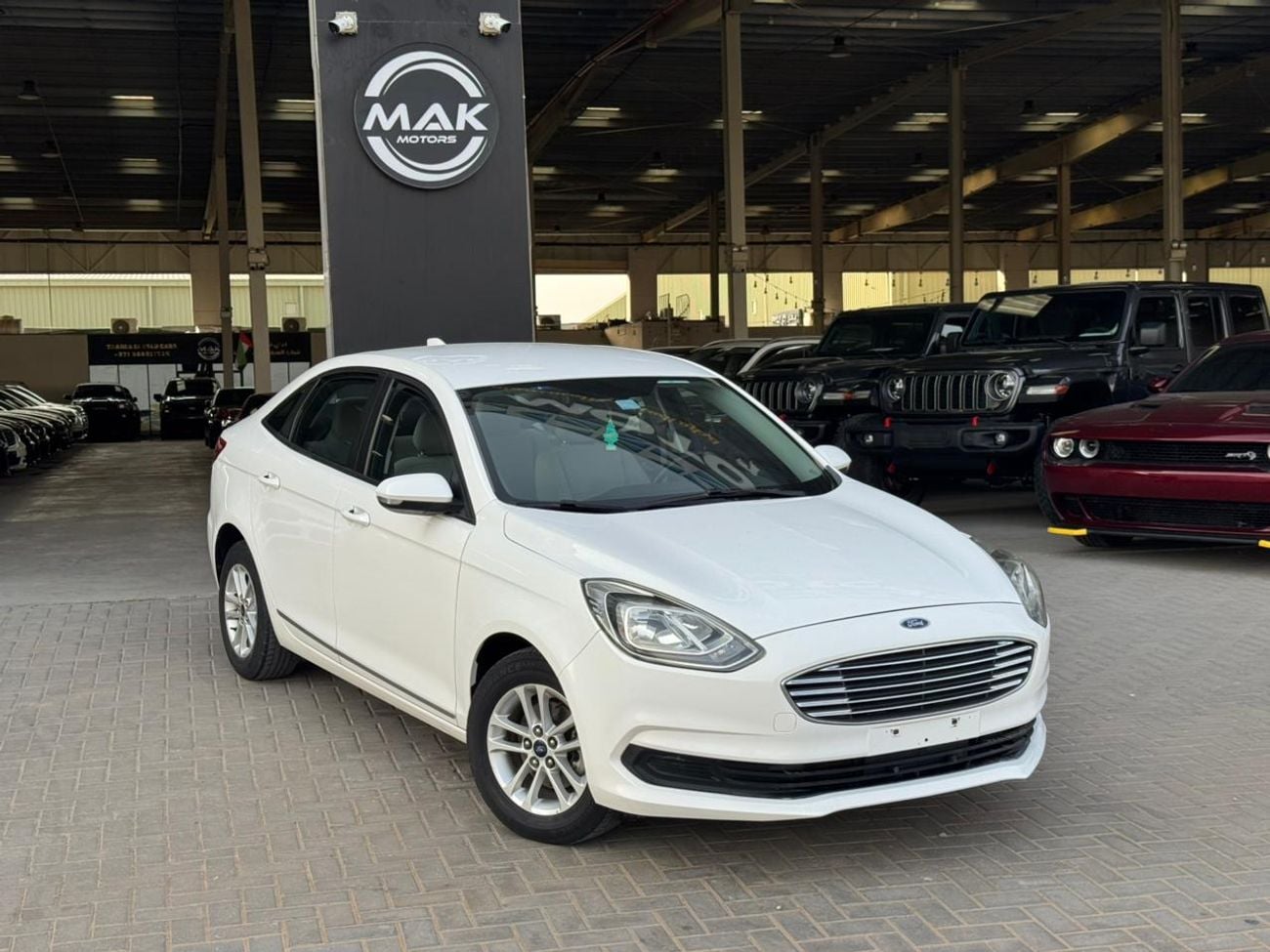 Ford Escort ECO CAR / GCC / BIG SCREEN / RIMS / APPLE ANDROID AUTO / IN PERFECT CONDITION