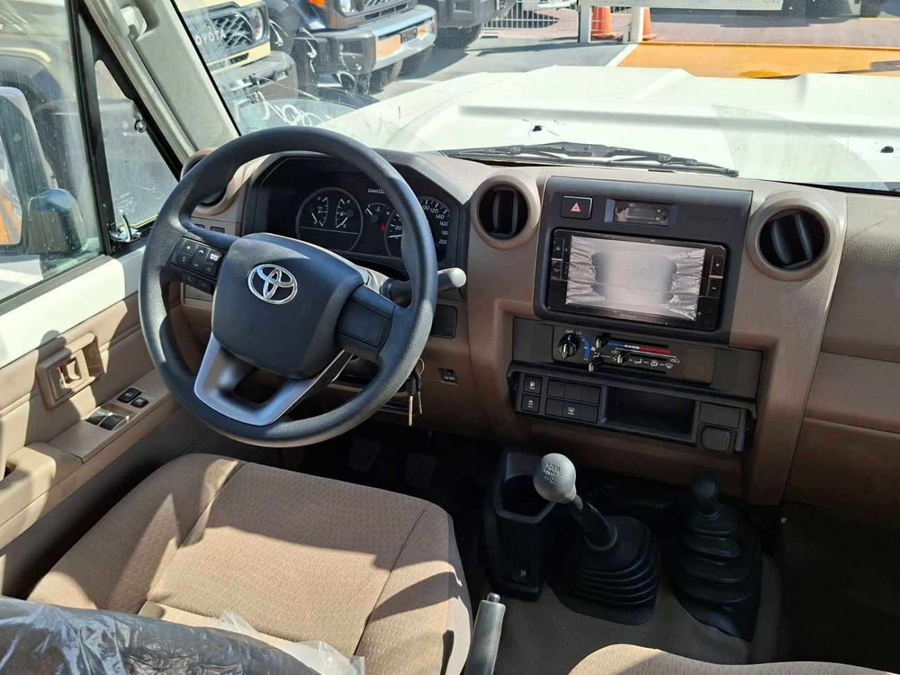 Toyota Land Cruiser 70 DX 4.0L M/T Toyota Land Cruiser LC78 Hardtop 3 Doors Long  MT 4.0L Petrol V6 Two Tank 2025 MID