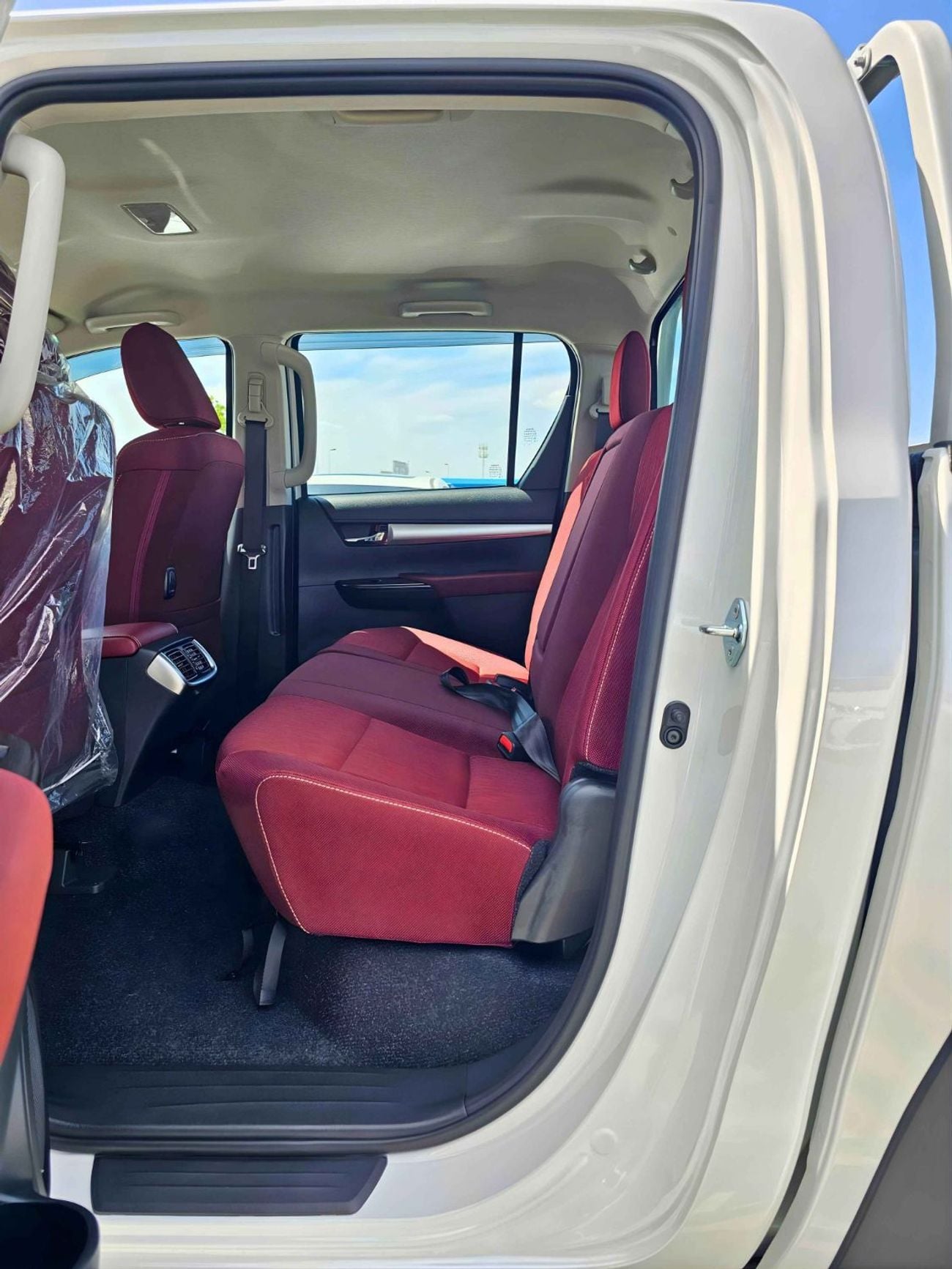 تويوتا هيلوكس SR5 TRD WOOD INTERIOR W VISOR / 4.0L PETROL V6 4WD / BLIND SPOT / DIFFLOCK / DVD+CAMERA (CODE # H6A)