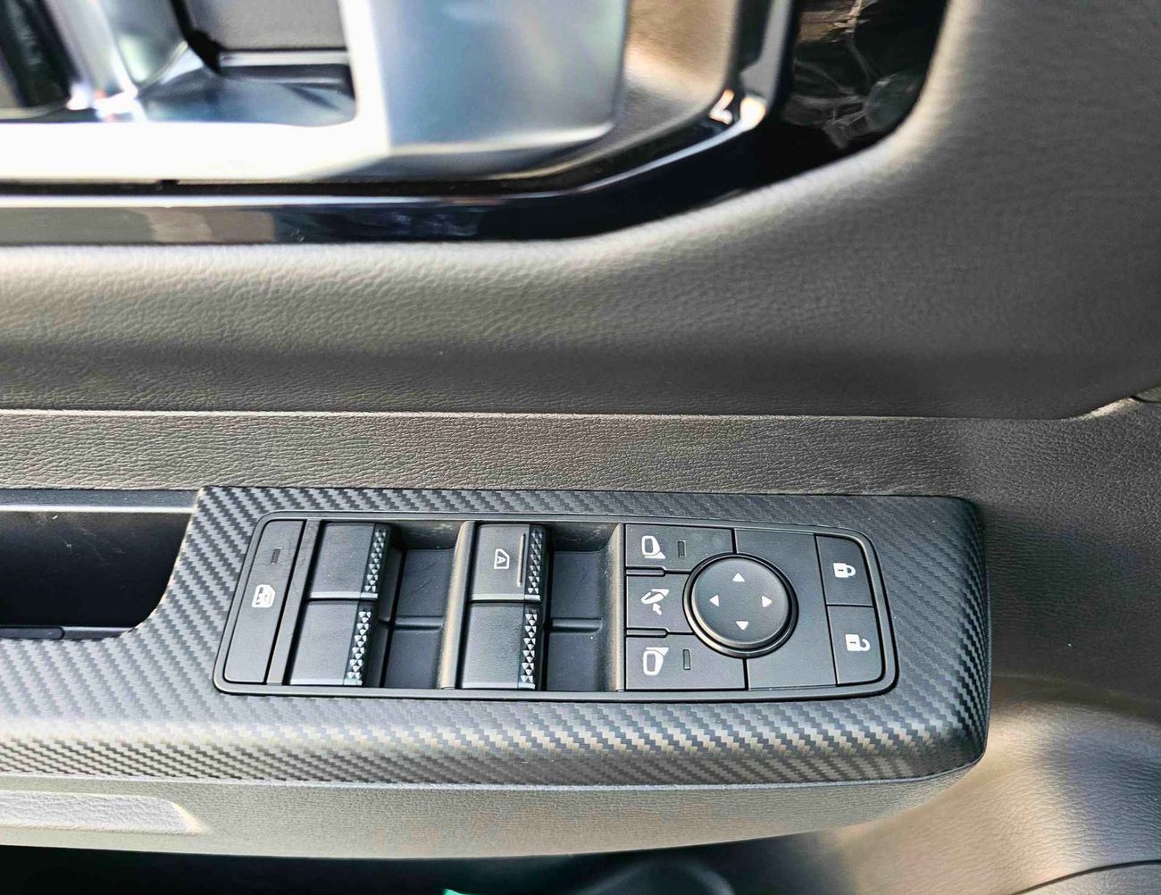 Mitsubishi L200 SPORTERO | 2.4L DSL | A/T | FULL OPTION | 4WD | CODE # SPORTERO |