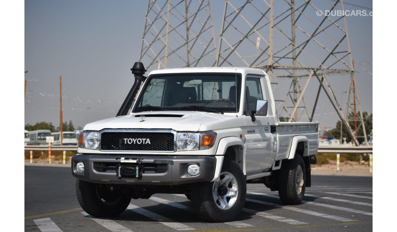 تويوتا لاند كروزر بيك آب Single Cabin LX V8 4.5L Diesel MT with Winch, Navigation