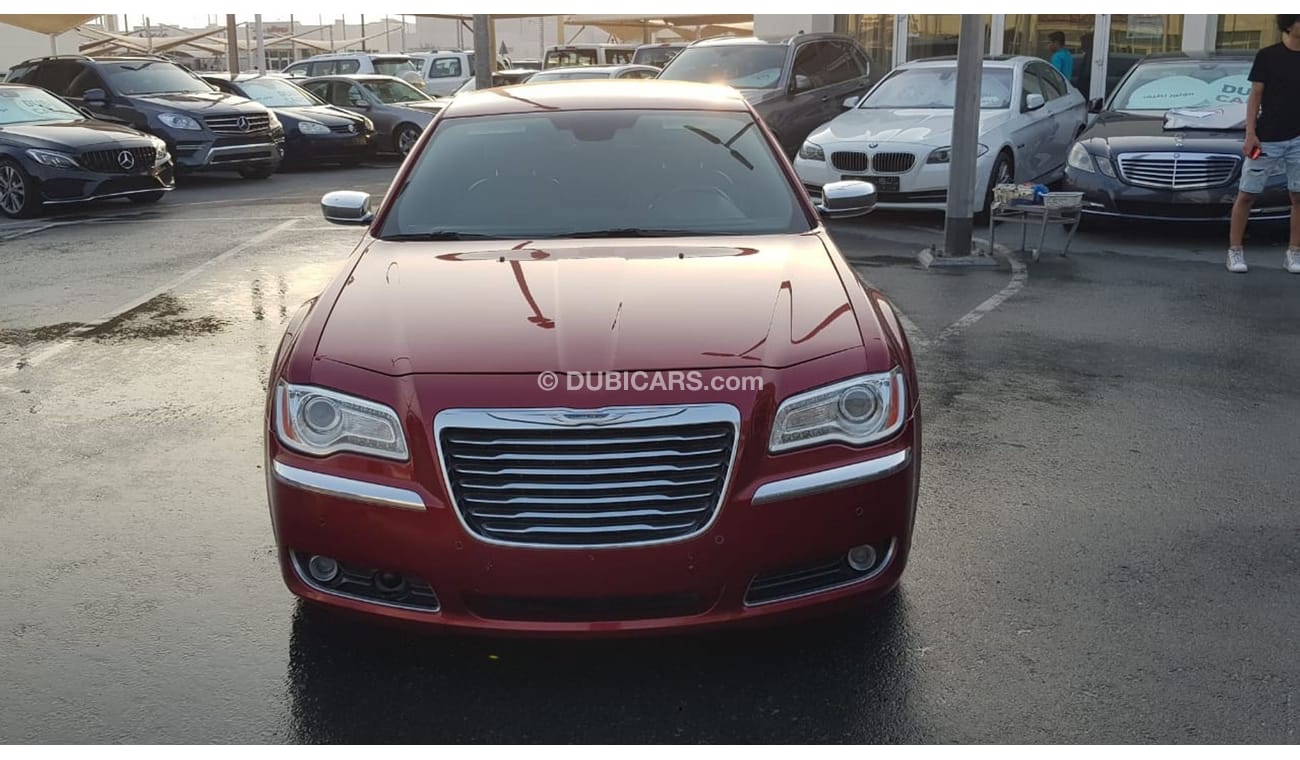 كرايسلر 300C موديل 2012 خليجي  حاله ممتازه من الداخل والخارج مالك واحد من الوكاله تشيكات وكاله 2مفتاح