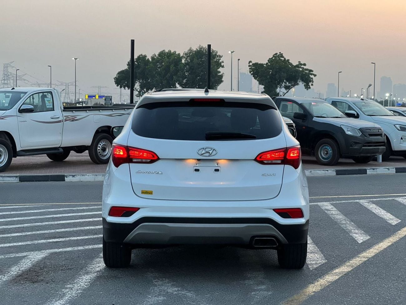 Hyundai Santa Fe SPORT (NON GCC) 2018 Hyundai Santa Fe 2.4L V4 - Apple Play & Android - Rear Camera - 2 keys