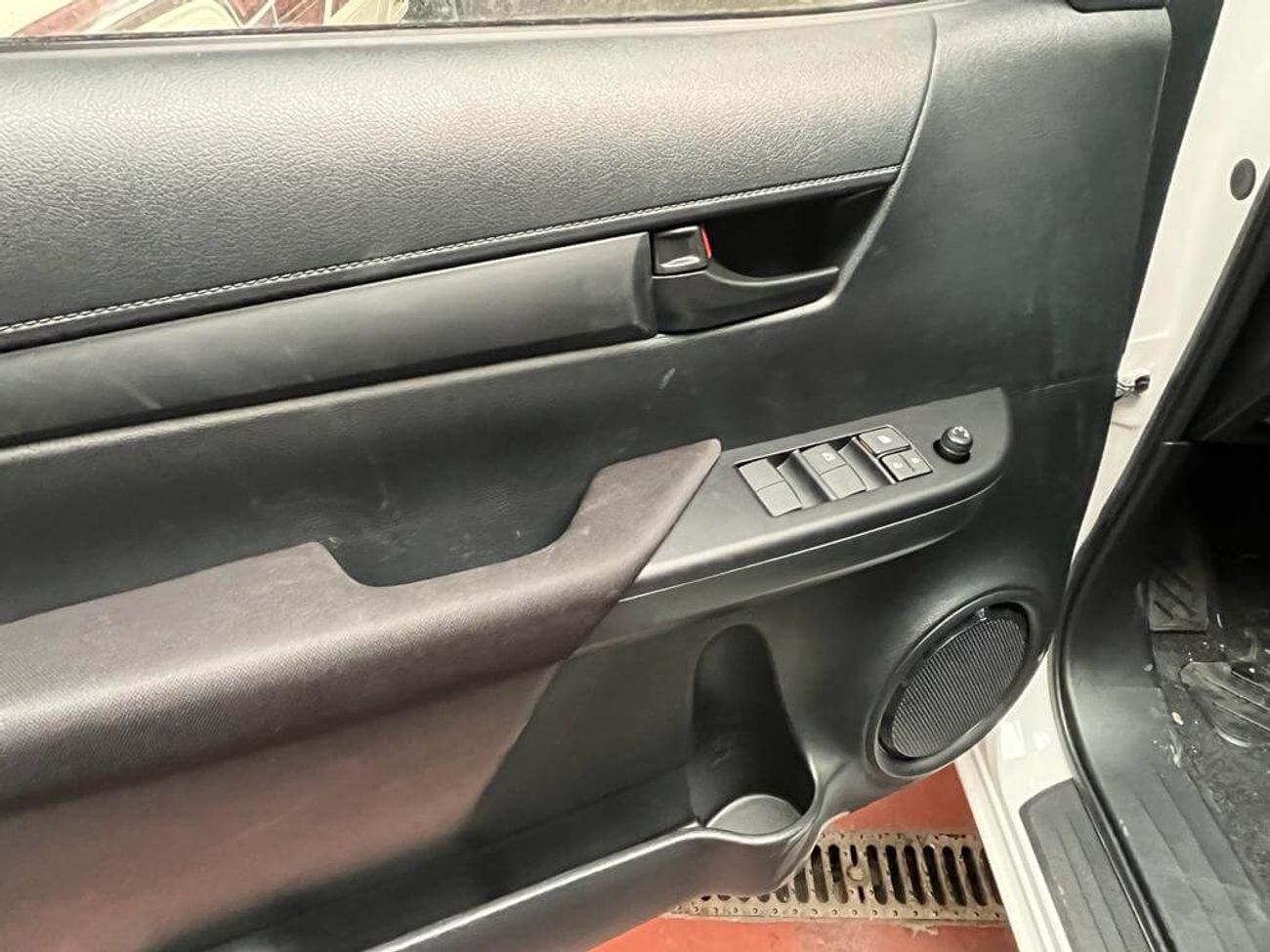 Toyota Hilux Double Cabin, 2.4L, 4x2, Diesel