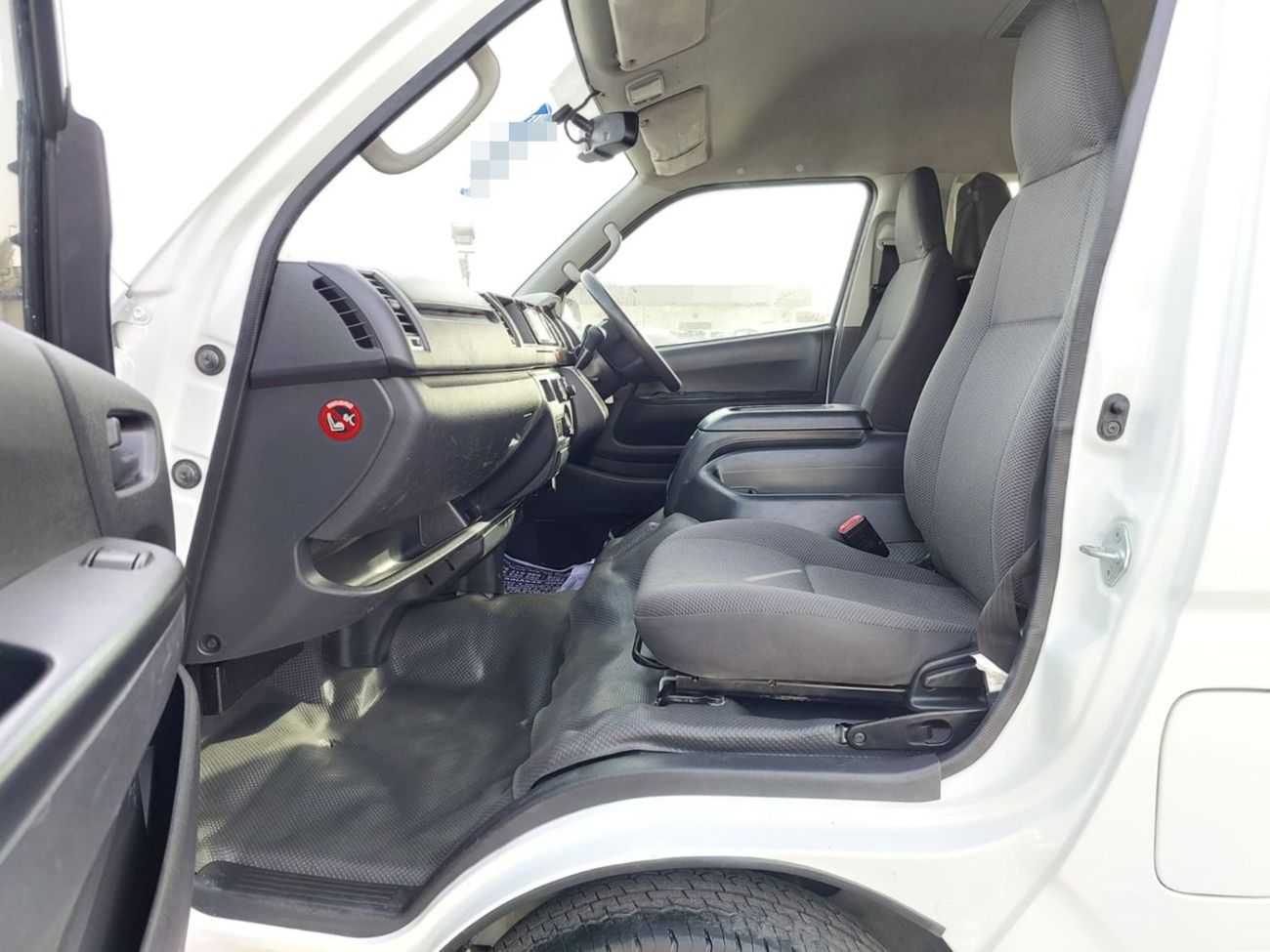 تويوتا هاياس TOYOTA HIACE COMMUTER VAN RHD 2017 MODEL 2.7 L PETROL AUTOMATIC(PM83742)