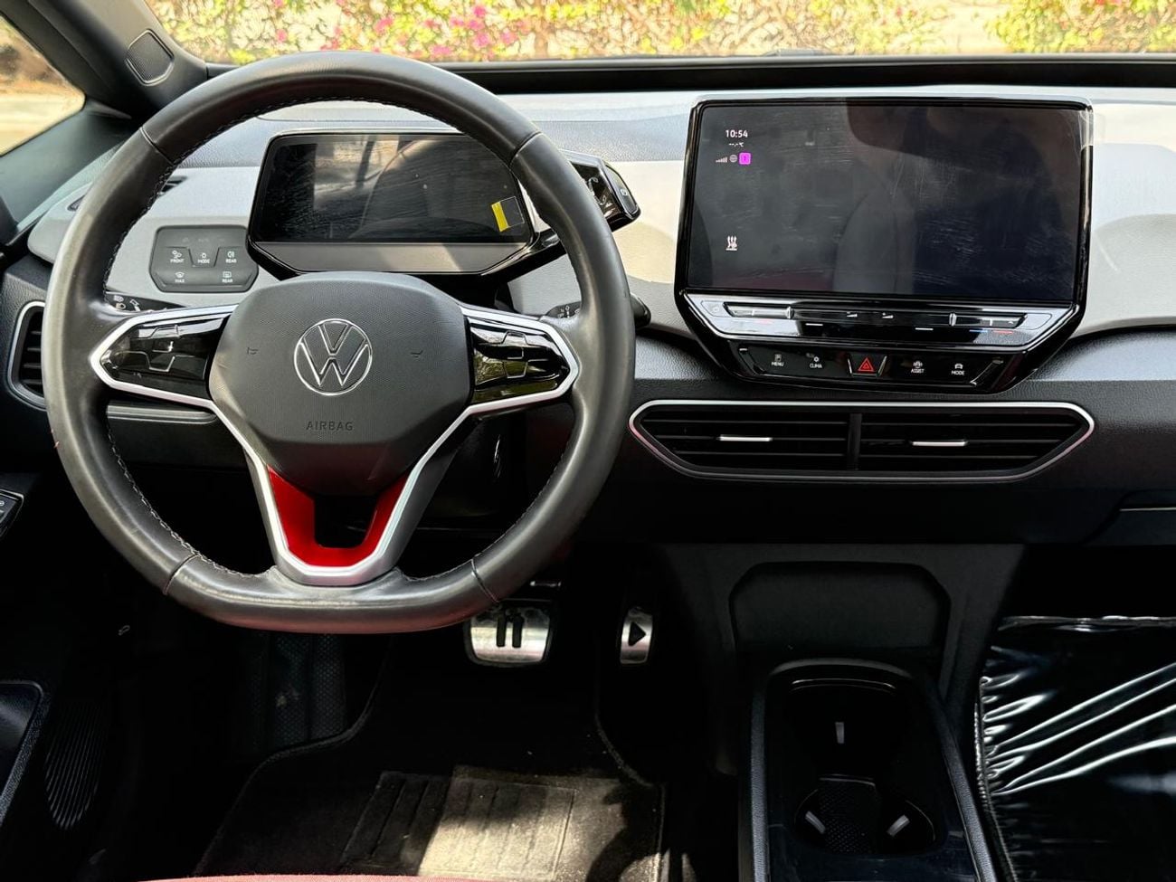 Volkswagen ID.3/Life TECH (NON GCC) VOLKSWAGEN ID3 VERY AMAZING COLOUR