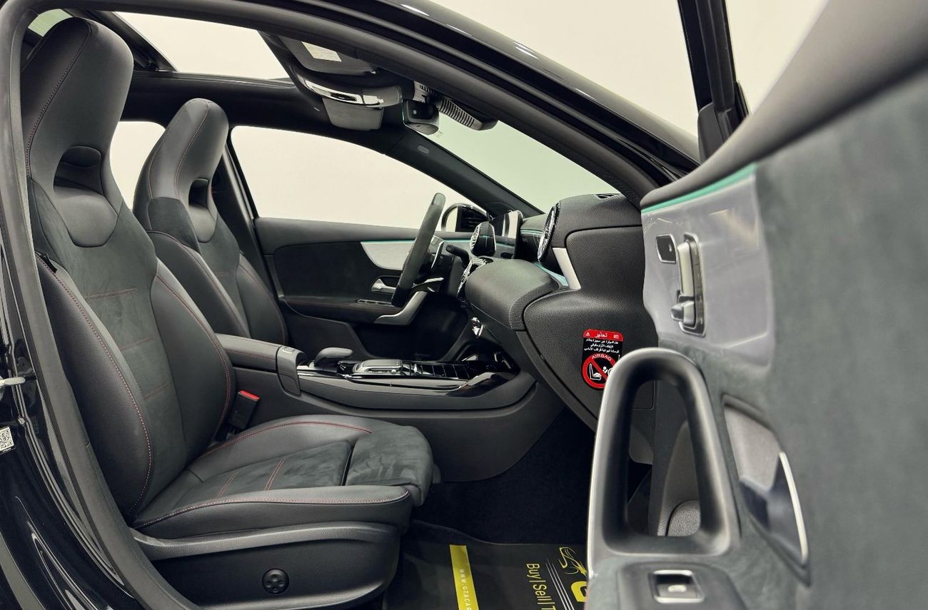 Mercedes-Benz A 35 AMG 4MATIC Hatchback 2022 Mercedes Benz A35 AMG Aerodynamic Package, 2027 Mercedes Warranty, Very Low Km