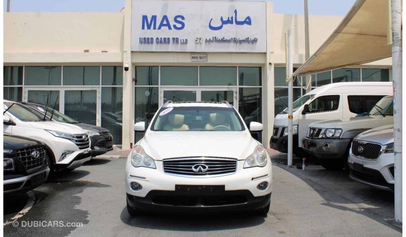 Infiniti QX50 Luxury Sport ACCIDENTS FREE -GCC-  CAR IS IN PERFECT CONDITION  INSIDE AND OUTSIDE