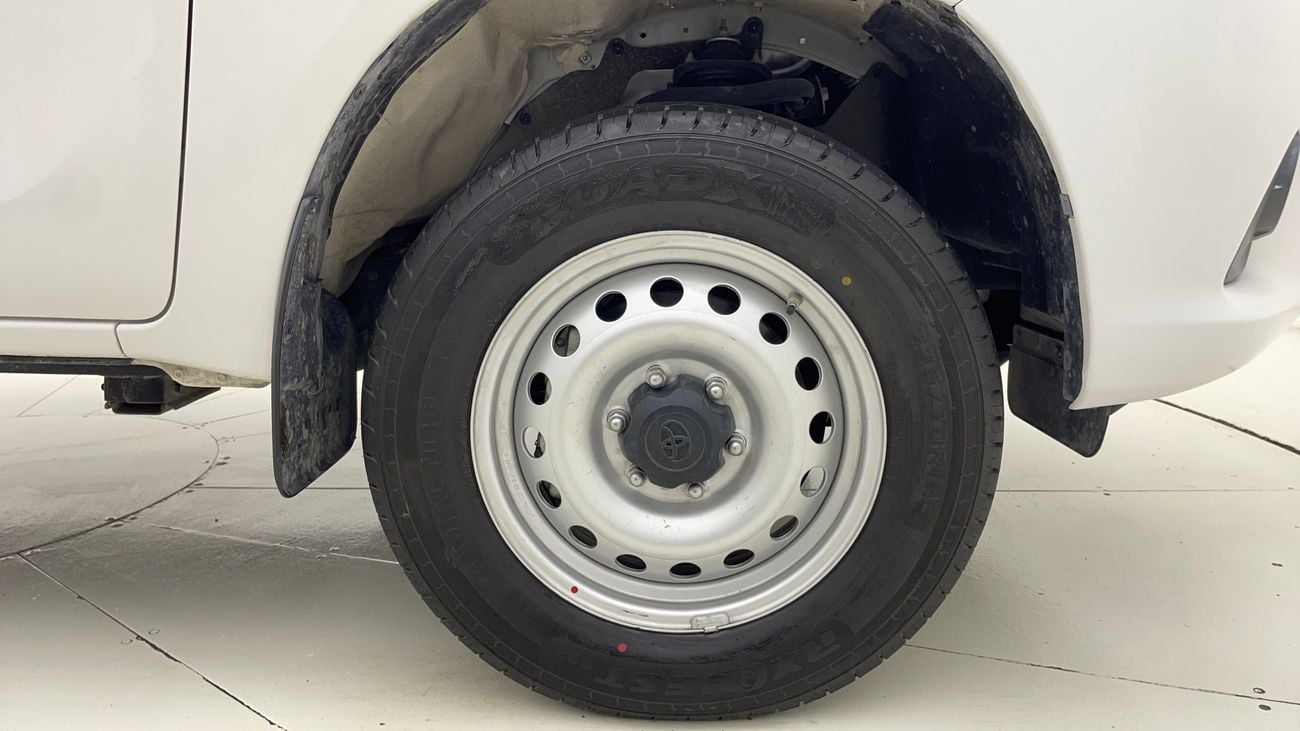 تويوتا هيلوكس DOUBLE CAB GLX 4X4 2.7 | بدون دفعة مقدمة | اختبار القيادة في المنزل