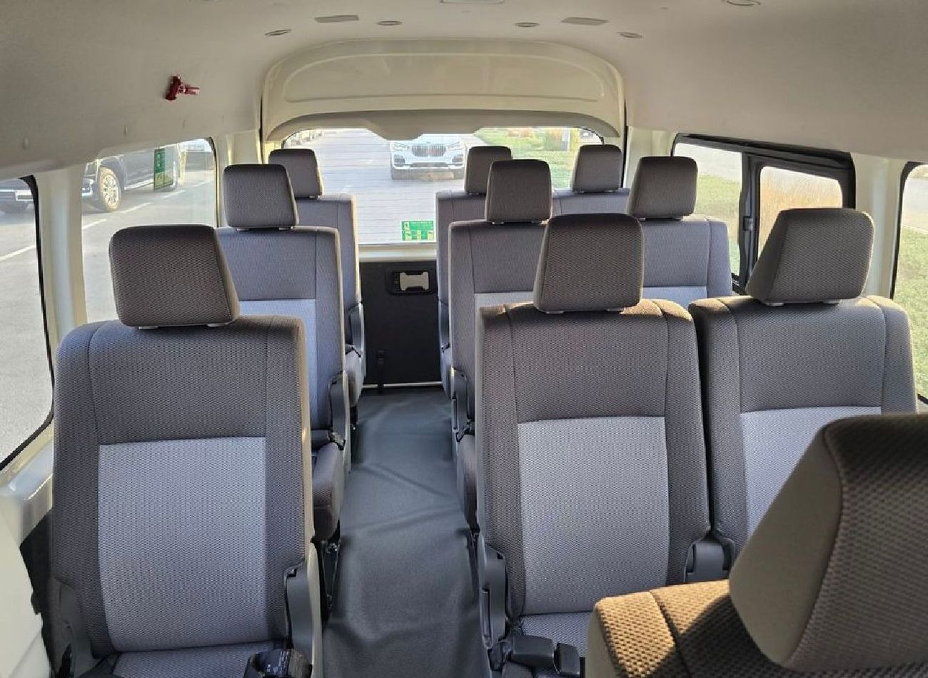 Toyota Hiace DLS-HIGH ROOF commuter 2.8L M/T