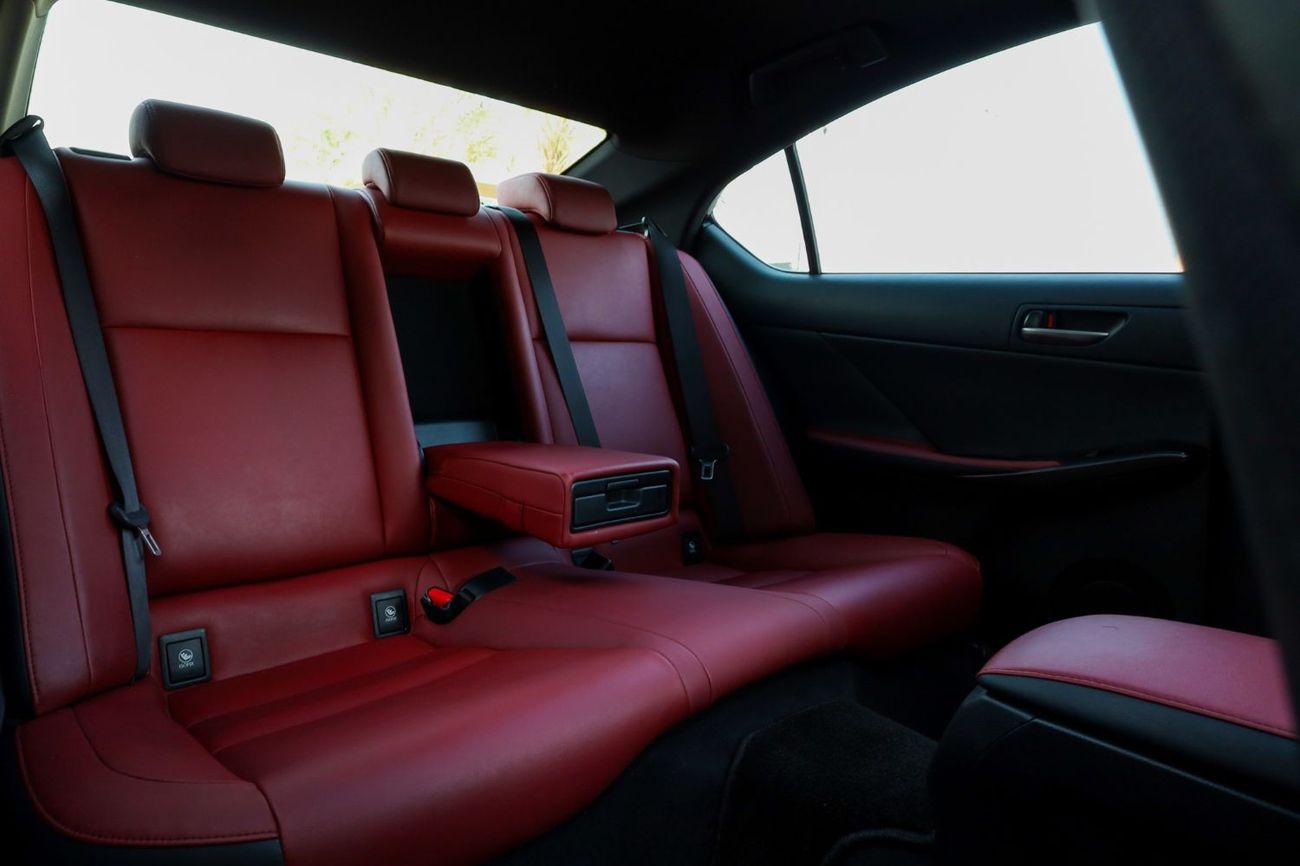 Lexus IS300 Premier Lexus IS300 2021 GCC under Warranty with Flexible Down-Payment.